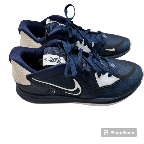 Nike Kyrie Sneakers NWT - Picture 6 of 7